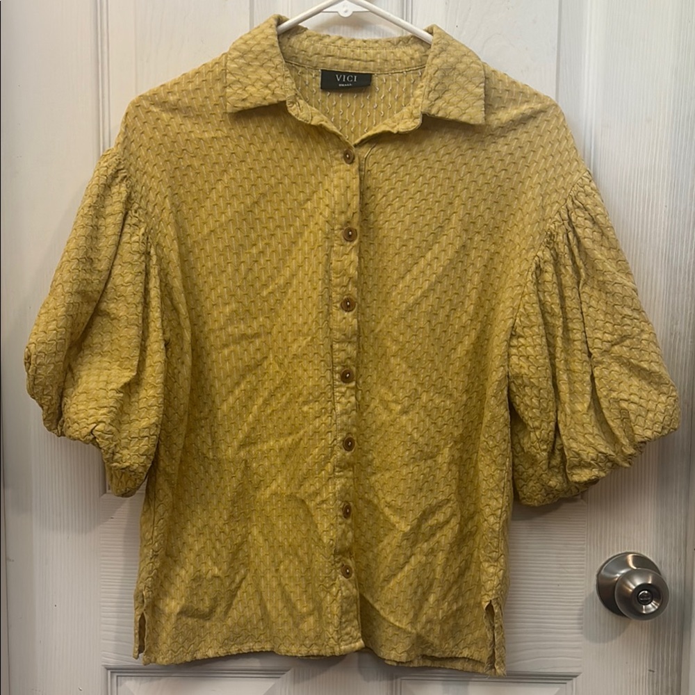 Vici Women's Yellow Textured Top